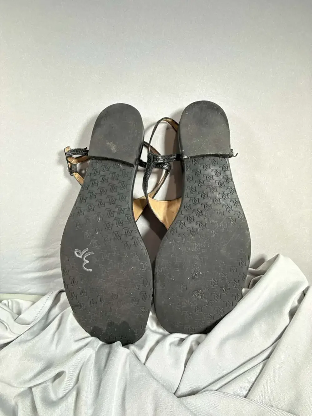 Lauren Ralph Lauren Black Crosshatch Leather Ellington Thong Sandals 9